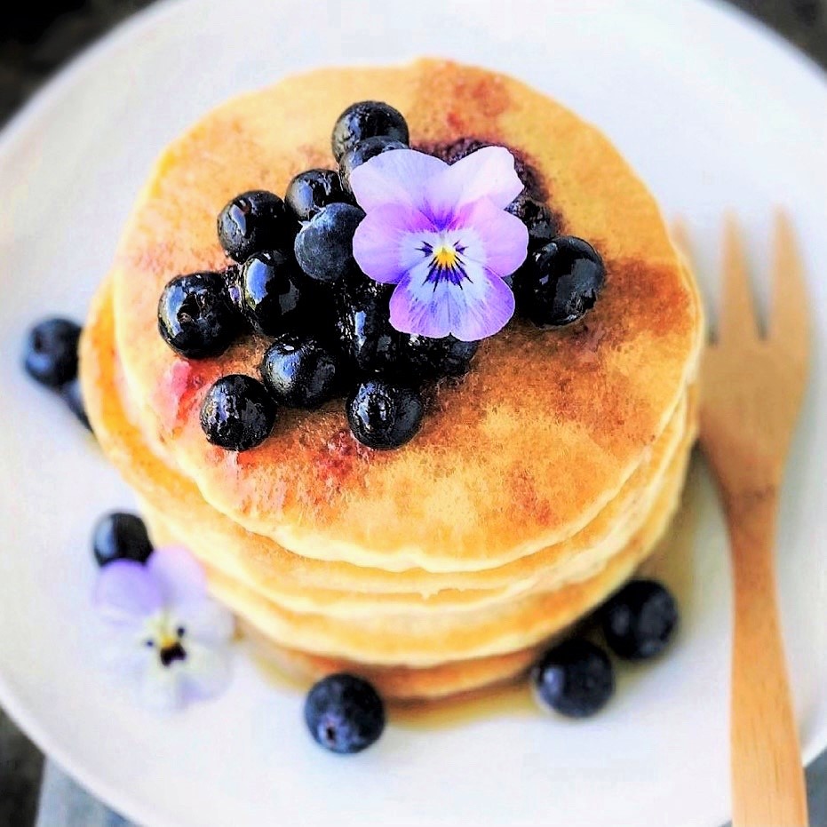fluffy blueberry pancakes
